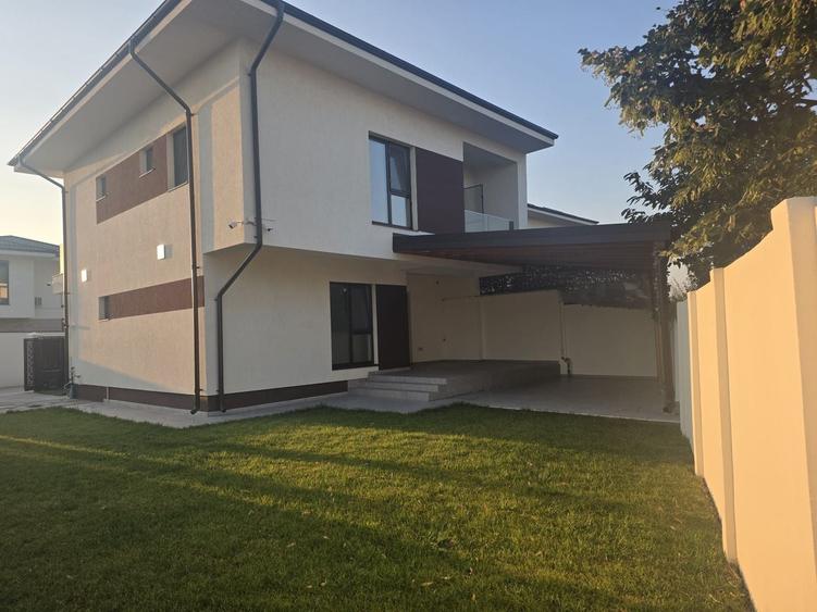 Casă cu 5 camere cu Canalizare în Tunari
