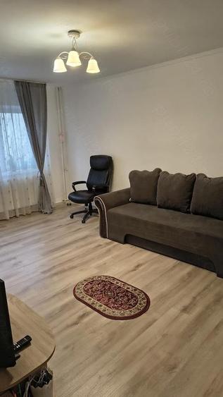 Vand apartament 2 camere cartier 1 Mai - 8