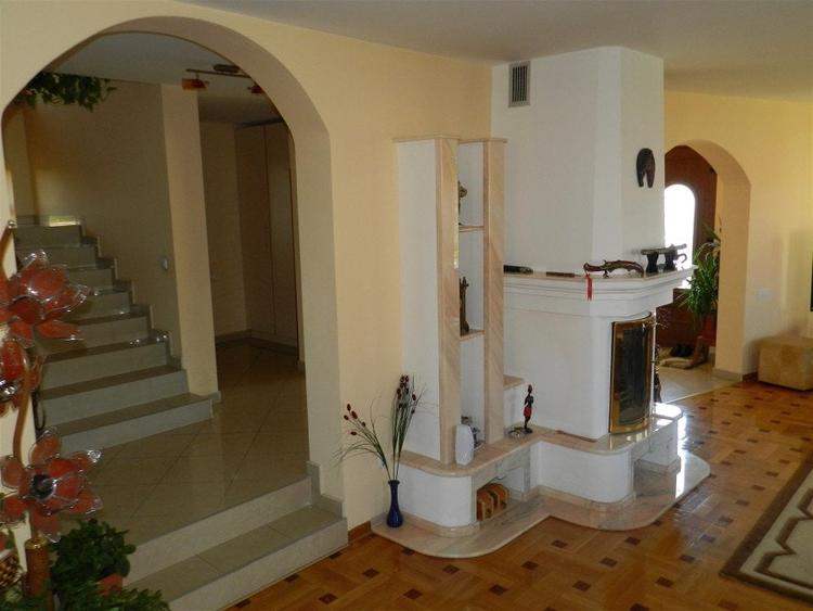 Casa de vanzare, 6 camere, teren 900 mp, Europa - 8