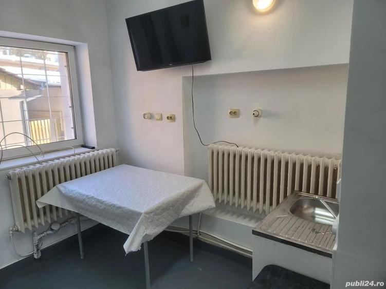 Inchiriez apartament 2 camere + 2 bai pentru muncitori, (maxim 10 persoane ) in zona ultracentrala, - 15