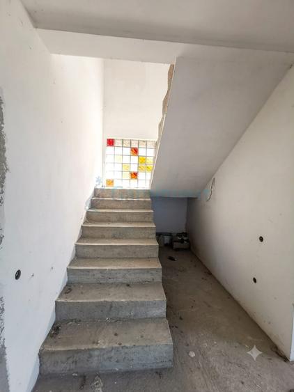 Casă individuală cu 4 camere cu Garaj în Oșorhei