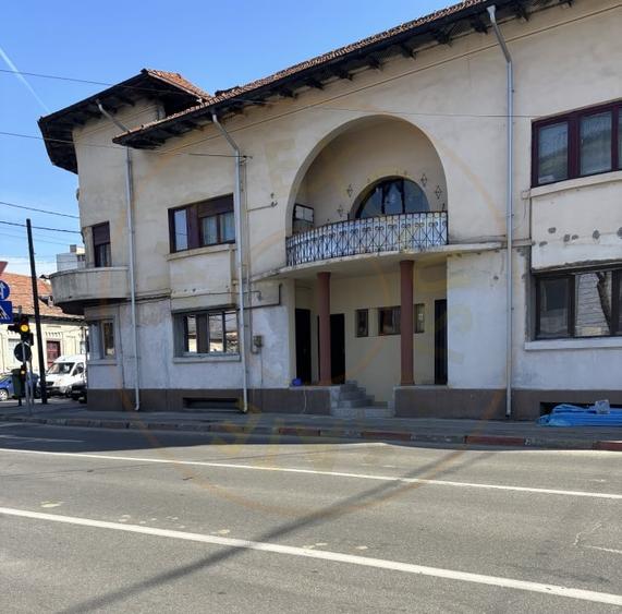 Spațiu birouri / locuință – 181 mp utili, etaj + mansardă în vilă, Centru Piteșt - 1