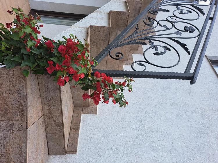 Se vinde Pensiune clasificata 3 stele in Costine?ti - 4