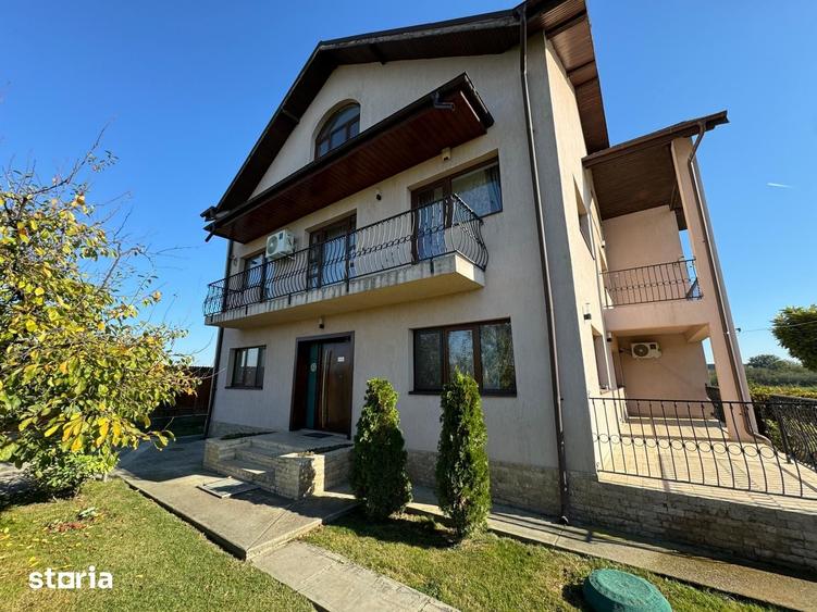 Casă cu 7 camere cu Teren 2000 Mp în Niculești