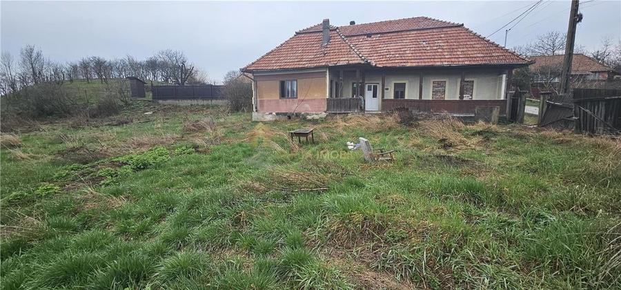 CASA 4 CAMERE 141 MP UTILI  CURTE LIBERA 1688 MP TEREN TOTAL 1839 - 1