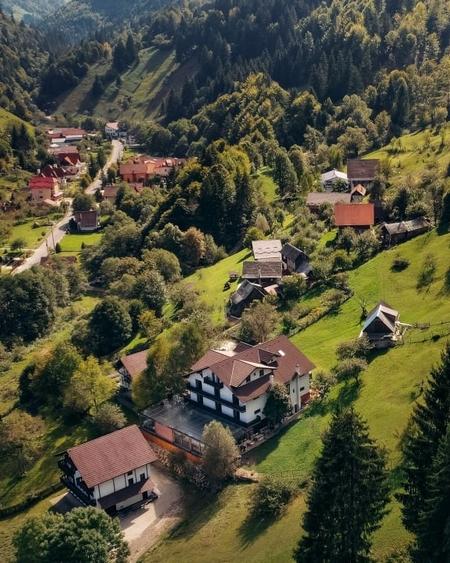 Pensiune lângă Complex Cheile Gradistei în Moeciu -Bran ,amenajare unică - 4