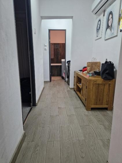 Apartament cu 3 camere decomandat, mobilat în Tei