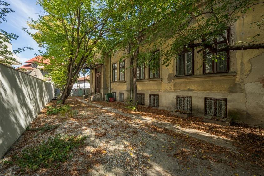 NOU pe Piata! Zona Armeneasca, str. Licurg nr.4. Casa-Vila, 7 camere.Teren 475mp - 1