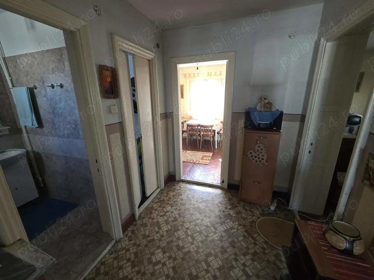 Casă cu 6 camere cu Teren 400 Mp în Babadag