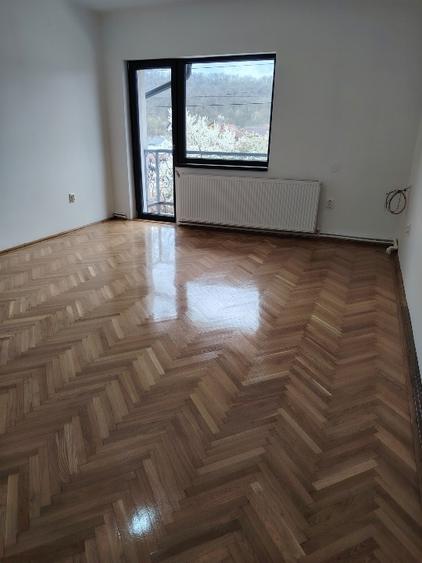 Casă individuală cu 5 camere cu Canalizare în Sud-Est