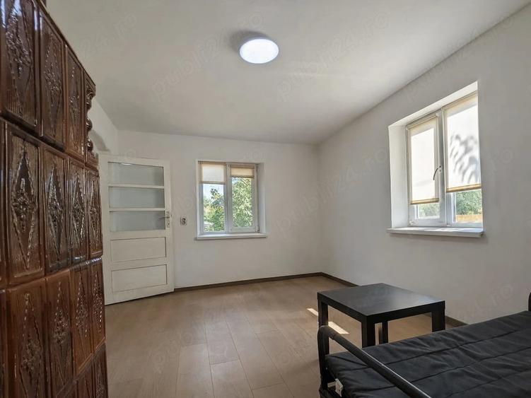 Casă cu 3 camere cu Teren 2000 Mp în Fărcașele