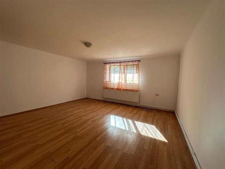 Casa 5 camere 4 bai teren 486 mp in Trei Stejari - 2