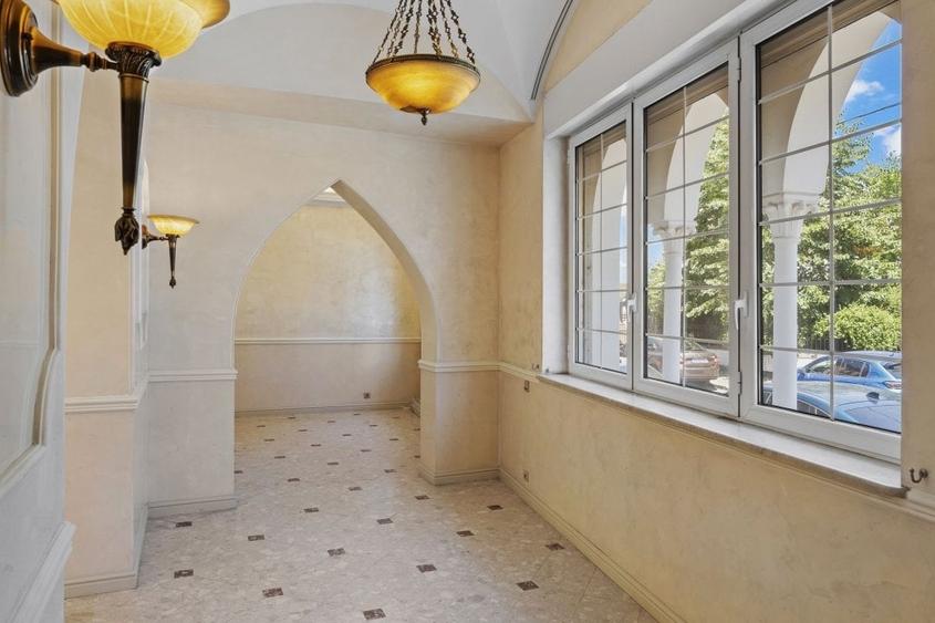 Vila de inchiriat cu 13 camere langa Bulevardul Lascăr Catargiu - 12