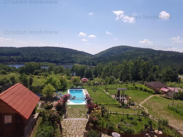 Casă cu 12 camere cu Teren 16277 Mp în Plaiu Nucului