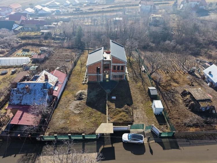 Casa la rosu cu autorizatie valabila in Hemeius - Fantanele - 2