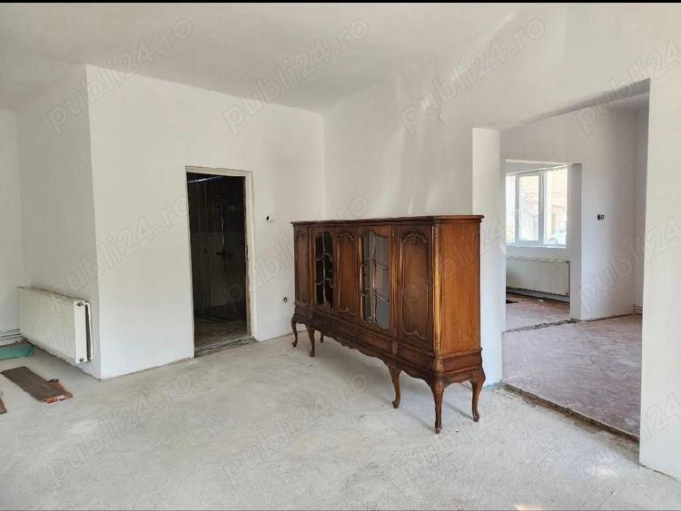 Inchiriez casa spatiu comercial cu garaj - 2