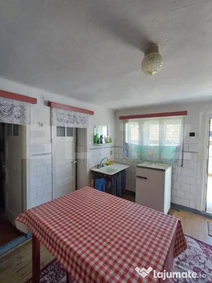 Casa de vanzare, cu 3 camere, 85 mp, 151 mp teren, zona cent - 8