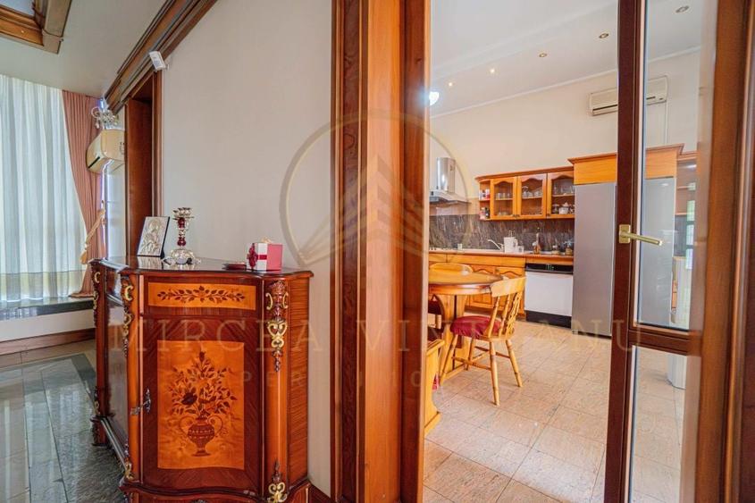 Ultracentral -Cladire impozanta  D+P+2E. - 15