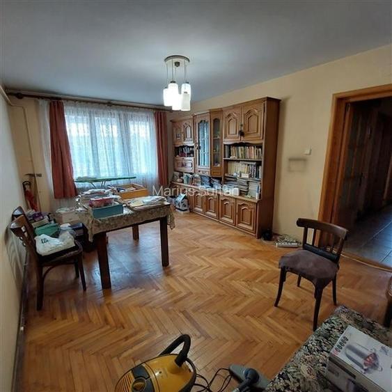 Apartament cu 4 camere in zona Tractorul, Brasov