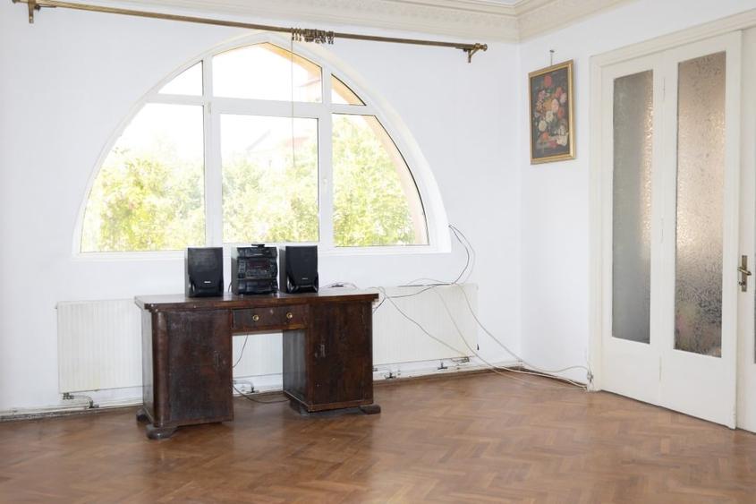 Se vinde impresionanta vila cu 10 camere plus teren in centru Ploiești - 8