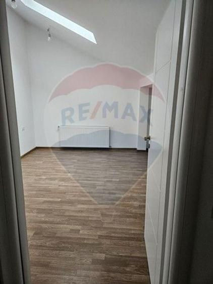 Casă / Vilă cu 4 camere de închiriat în zona Tei - 10