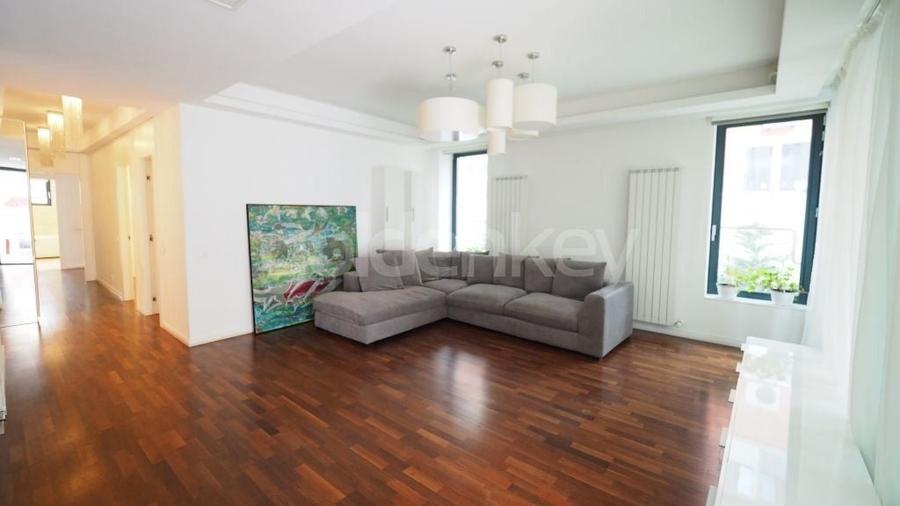 Apartament superb cu 3 camere, gradina si piscina - 1