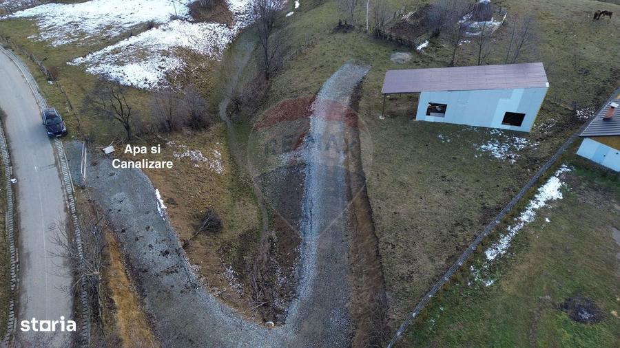 Teren de vanzare in Leresti si casa la rosu cu vedere spre Iezer - 1