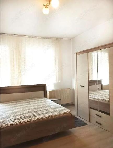 Doua case intr-o curte, partial din caramida, cu interior renovat in anul 2025, in zona buna, - 3