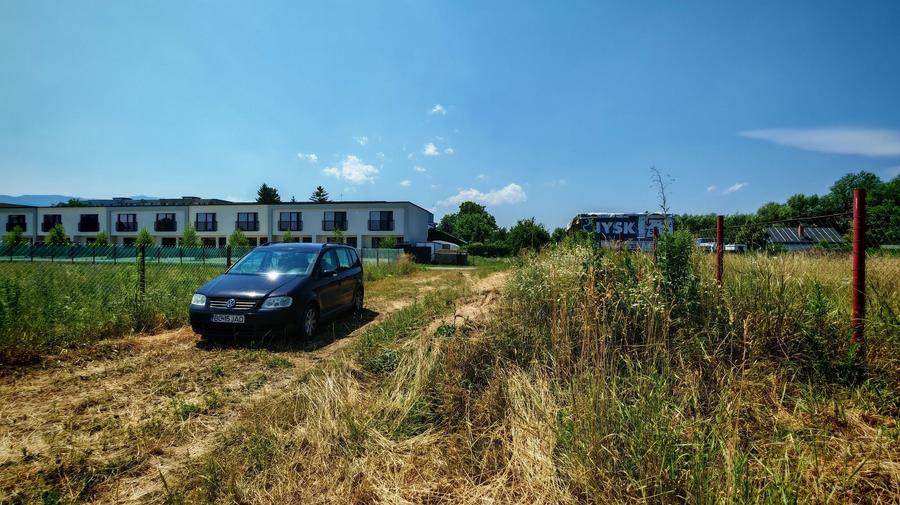 BARTOLOMEU,intravilan,intre case,suprafata de 774 mp,constructii P+2 - 5