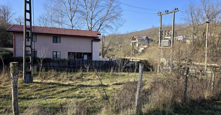 Teren 4.549 mp intravilan, la doar 8 minute de Valenii de M - 3