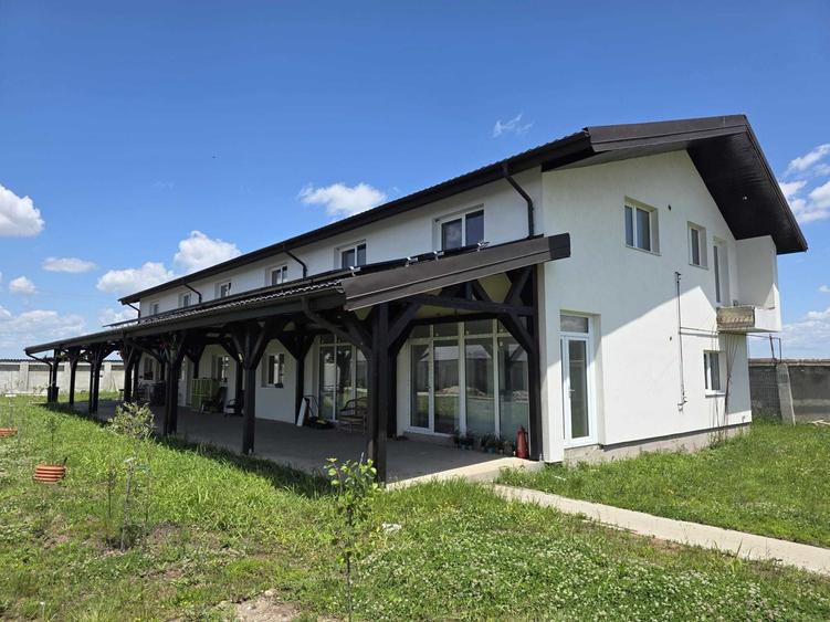 Casă cu 4 camere cu Teren 10000 Mp în Coada Izvorului