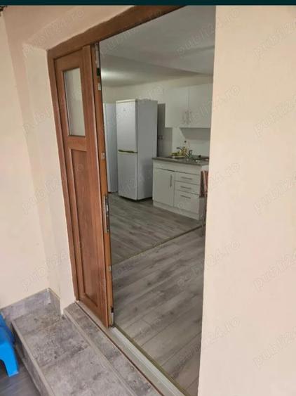 Casa par?ial renovata , zona lini?tita , negociabil, acte la zi . Pret valabil pana la 31 decembrie - 1