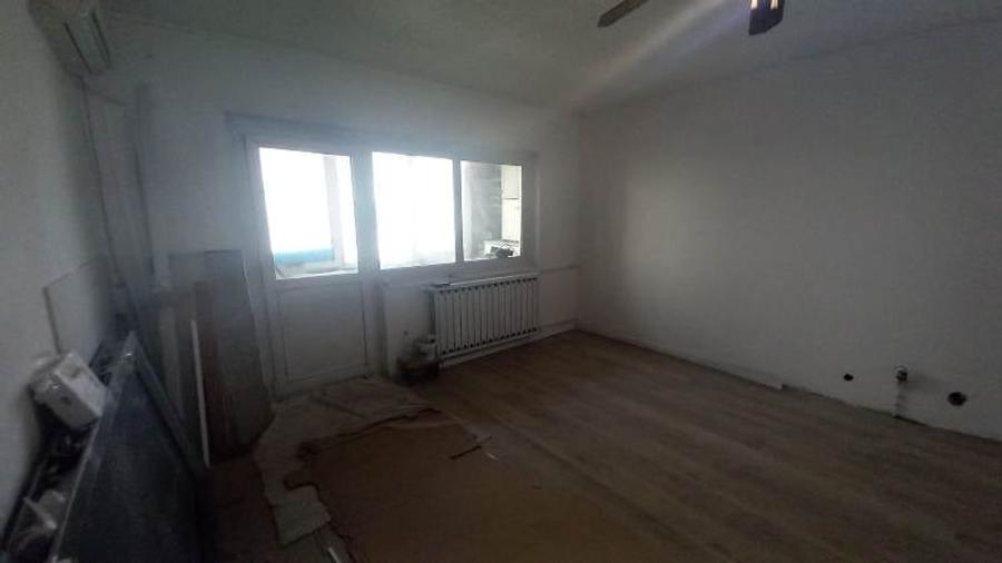 Unirii(Decebal),Garsoniera etajul 1/4, libera - 8