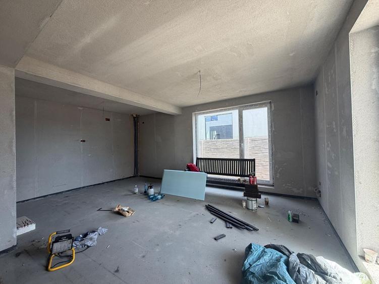 Duplex cu 4 camere cu Canalizare în Dumbrăvița