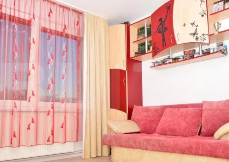 De vanzare apartament 4 camere (cartier Tractorul) - 6