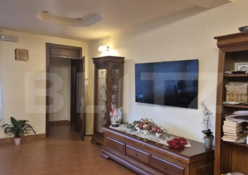 Casa de vanzare in Corunca, ideala pentru 2 familii sau pens - 3