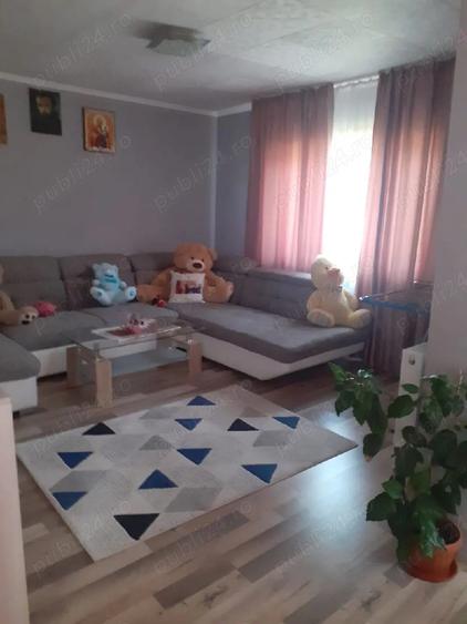 casa de vanzare in salonta zona fiverskert doua case se poate sta doua familii terenul are 975 mp - 4