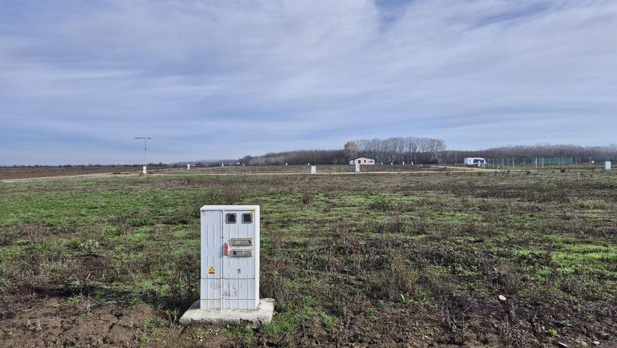 Loturi de teren 638 mp - curent tras la teren - Crevedia - 1