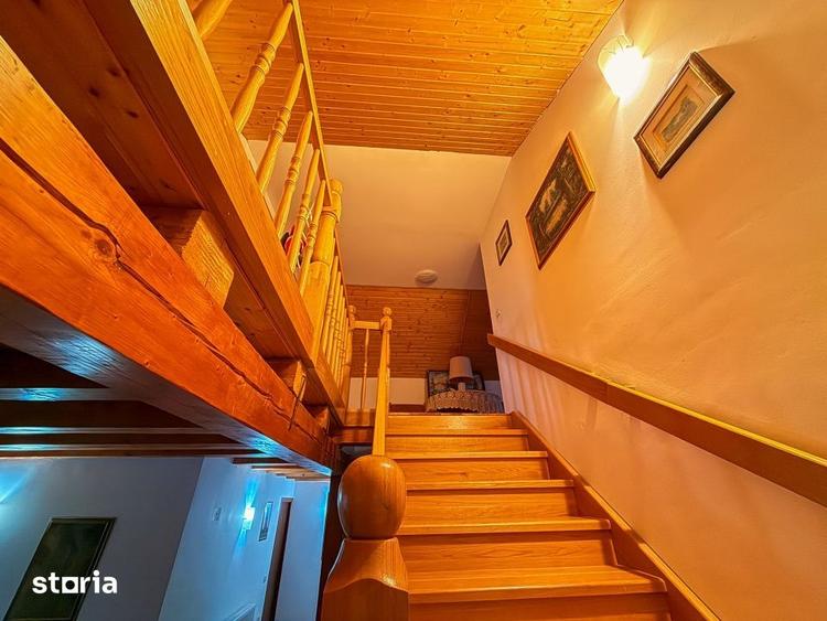 Casă cu 8 camere cu Teren 1318 Mp în Alexandru cel Bun