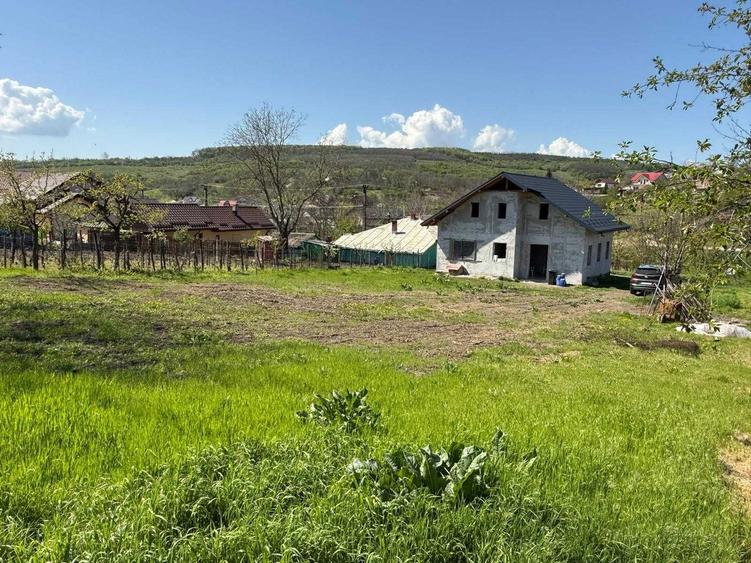 Casa la rosu + teren de 1450 mp in Rediu, Iasi - 2