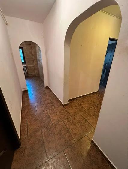 Apartament cu 2 camere, decomandat, zona Dacia - 2