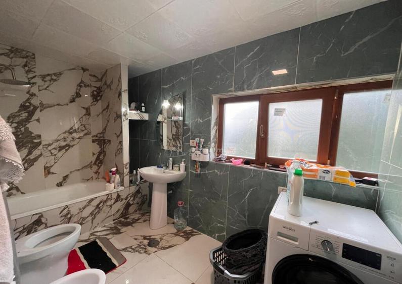 Sacu, Casa 426 Mp. Construiti, 6.500 Mp. Teren - 6