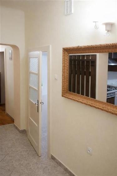 Nivel in vila, cu intrare si gradina proprie, loc parcare, Central, Brasov - 4