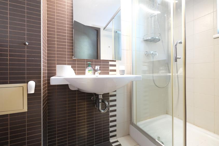 OTOPENI, Vila exclusivista P+E - 6 camere, 4 bai  cu piscina - 8