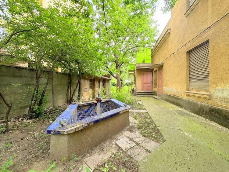 Casa individuala de vanzare - langa Maternitatea Bega - 1