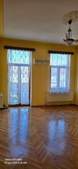 Vnd apartament în vilă zonă centrală - 4