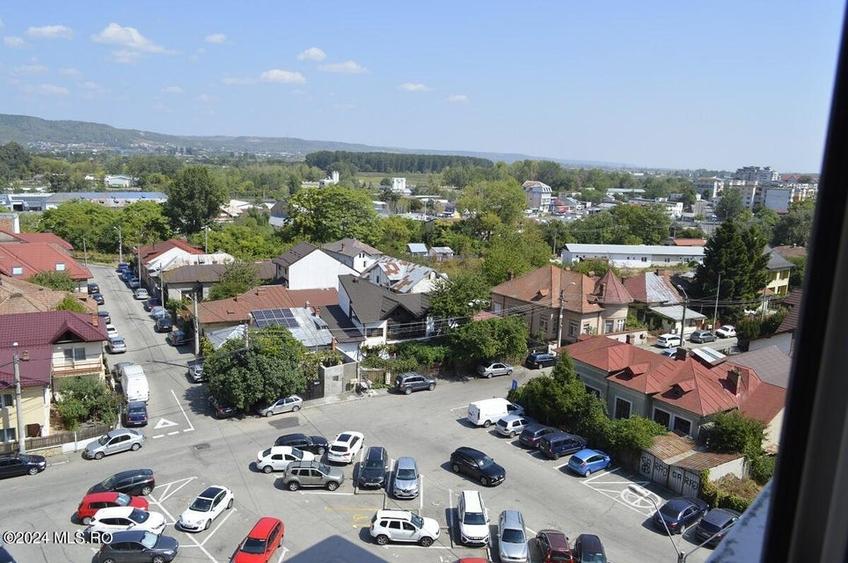 	Centru - Apartament 4 camere - 103 mp, 3 balcoane, loc de parcare! - 2