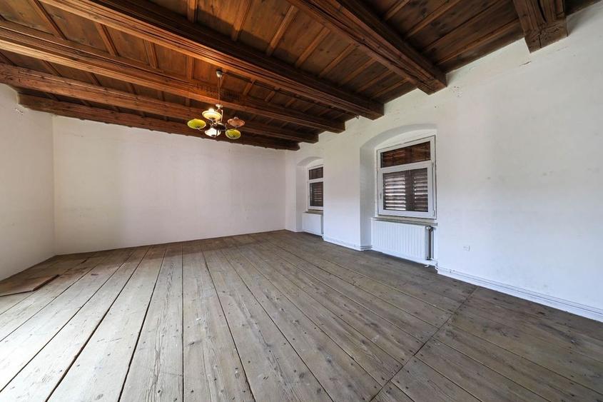 Casă Săsească Autentică cu Șură Impresionantă în Cristian – Teren 2729mp - 21