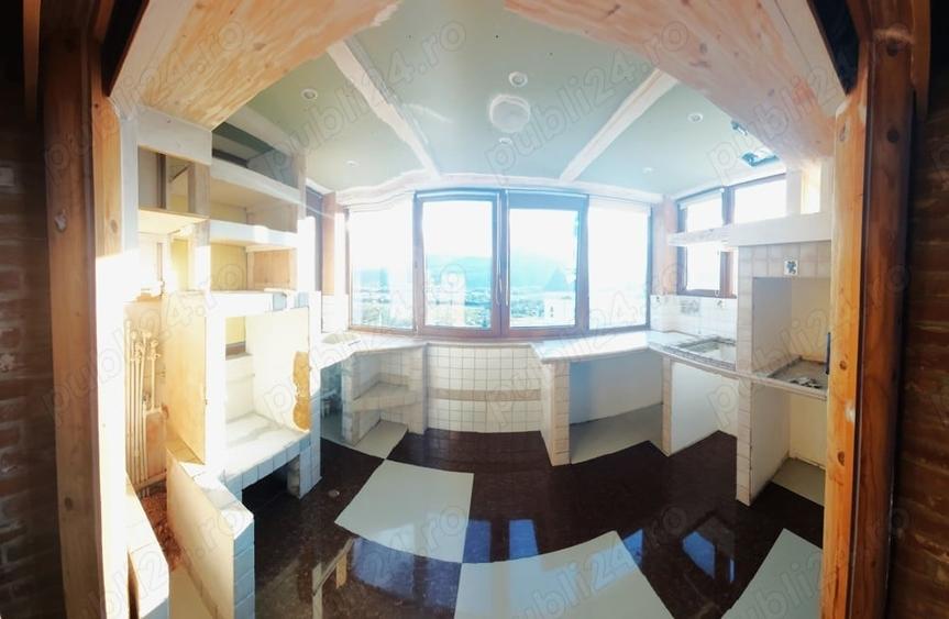 Apartament cu 3 camere semidecomandat în 1 Mai