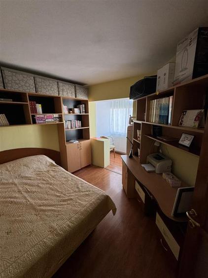 Apartament cu 3 camere - 71 m.p.- Nicolina 2, geam la baie - 4